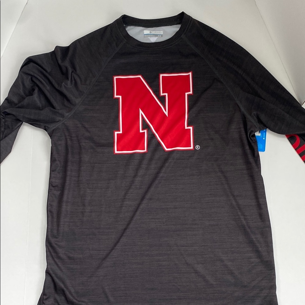 NE Huskers Men's Shirt Size Medium Columbia